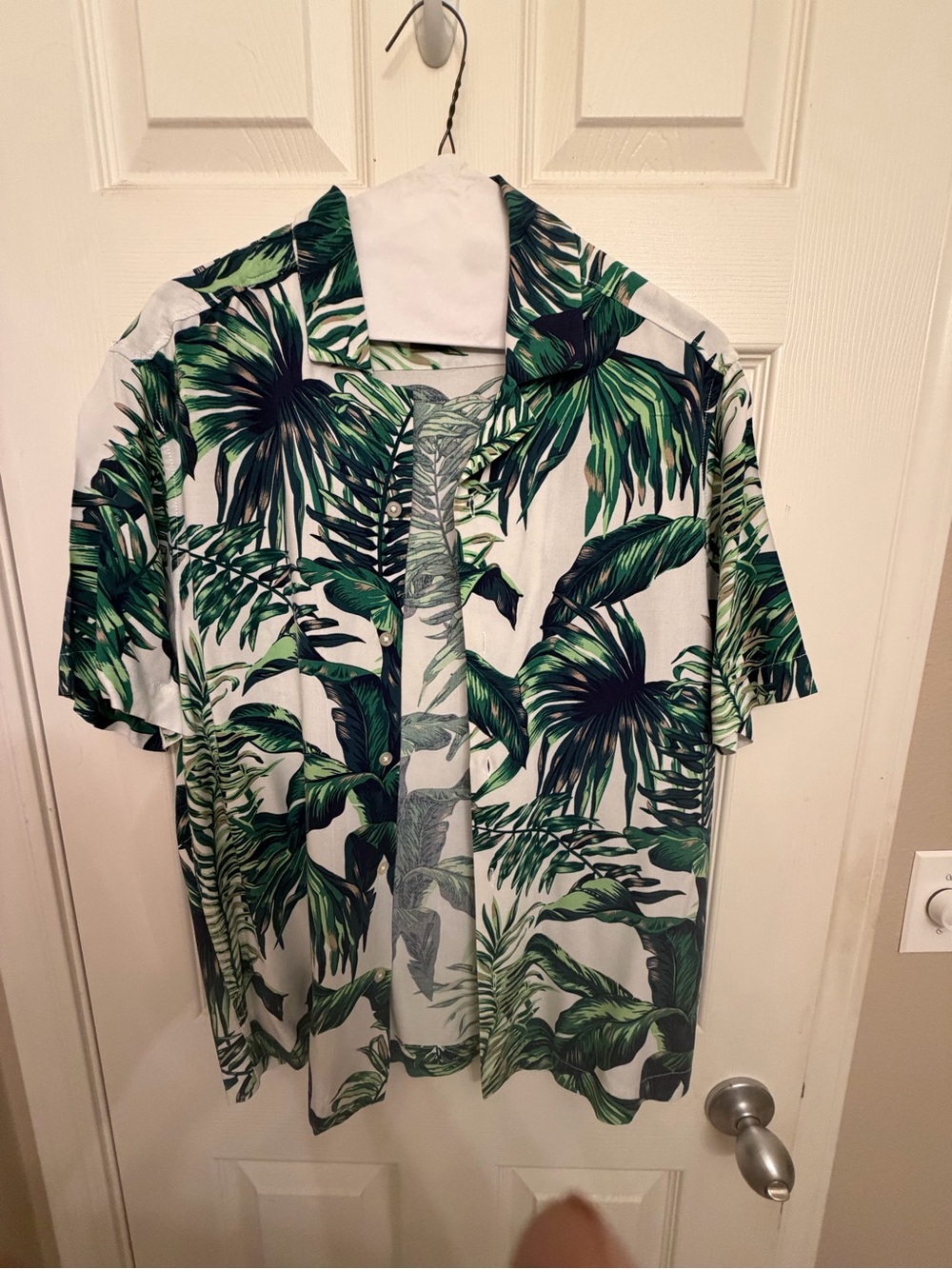 H&M White Short-Sleeve Button Shirt with Green Tropical Leaf Print